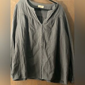 Women’s black button up top